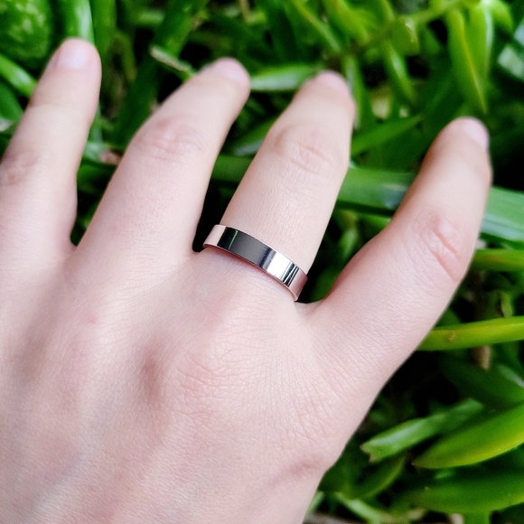 New Simple Classic Silver Ring Band, size 7.5 - Picture 6 of 7